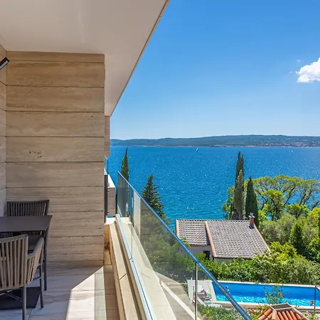 Lana I * Crikvenica